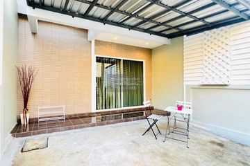 3 Bedroom Townhouse for rent in The Metro Rama 9, Prawet, Bangkok