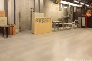 Commercial for rent in Khlong Tan Nuea, Bangkok