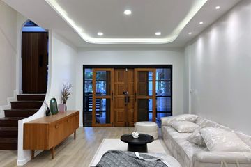 5 Bedroom Townhouse for rent in Khlong Tan Nuea, Bangkok