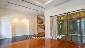 4 Bedroom House for sale in Phra Khanong Nuea, Bangkok