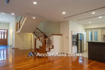 4 Bedroom House for sale in Phra Khanong Nuea, Bangkok