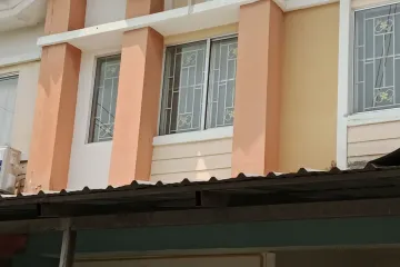 3 Bedroom Townhouse for sale in Baan Pruksa 51 Chalongkrung, Lam Pla Thio, Bangkok