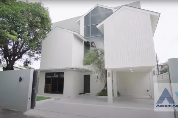 3 Bedroom House for rent in Phra Khanong Nuea, Bangkok