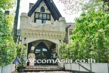 House for sale in Khlong Tan Nuea, Bangkok