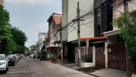 3 Bedroom Townhouse for rent in Bang Na, Bangkok near BTS Udom Suk