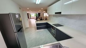 3 Bedroom Condo for rent in Baan Mitra, Khlong Tan Nuea, Bangkok