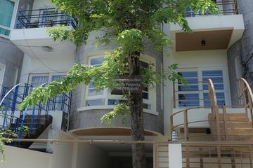 5 Bedroom Townhouse for sale in Chan Kasem, Bangkok near MRT Phawana