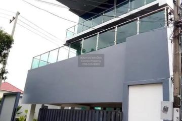 4 Bedroom House for sale in Chan Kasem, Bangkok