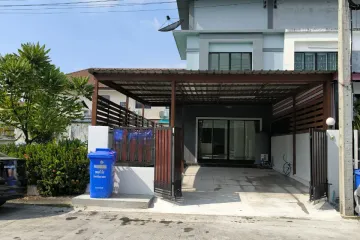 2 Bedroom Townhouse for sale in Baan Thanda, Phraek Sa Mai, Samut Prakan