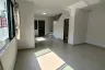2 Bedroom Townhouse for rent in Baan Thanda, Phraek Sa Mai, Samut Prakan