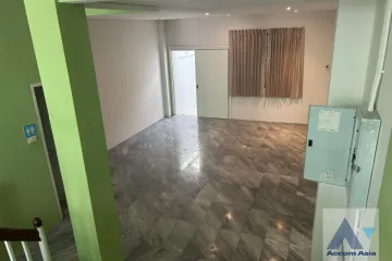 6 Bedroom Townhouse for rent in Khlong Tan Nuea, Bangkok