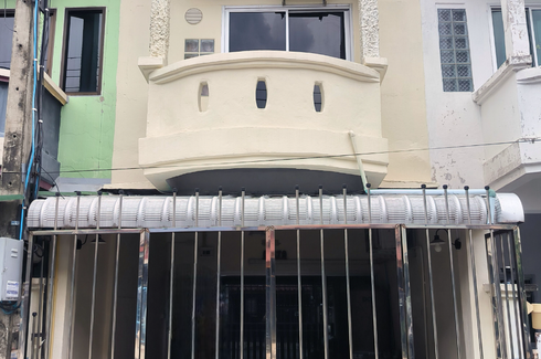 3 Bedroom Townhouse for sale in Baan Chinda Town, Tha Raeng, Bangkok