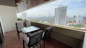4 Bedroom Condo for rent in Oriental Towers, Khlong Tan Nuea, Bangkok near BTS Thong Lo