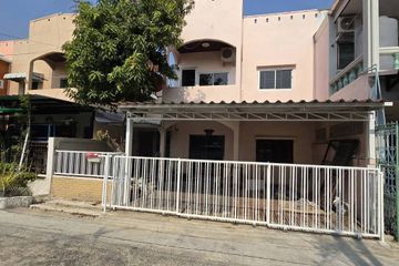 3 Bedroom Townhouse for sale in Tha Raeng, Bangkok