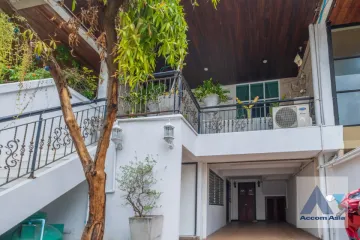 3 Bedroom Townhouse for rent in Khlong Tan Nuea, Bangkok