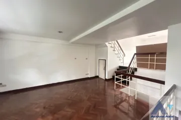 4 Bedroom Townhouse for sale in Phra Khanong Nuea, Bangkok
