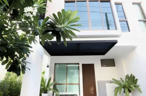 3 Bedroom Townhouse for sale in Bang Chak, Bangkok near BTS Punnawithi