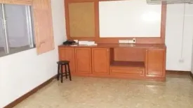 7 Bedroom Townhouse for rent in Chan Kasem, Bangkok near MRT Chankasem