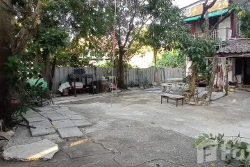 3 Bedroom House for sale in Chan Kasem, Bangkok near MRT Chankasem