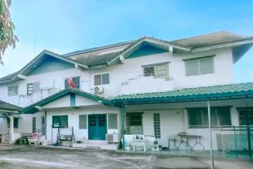 12 Bedroom House for sale in Thanon Nakhon Chai Si, Bangkok