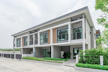 3 Bedroom Townhouse for sale in Thap Yao, Bangkok