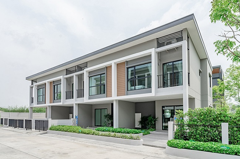3 Bedroom Townhouse for sale in Thap Yao, Bangkok