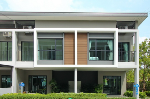 3 Bedroom Townhouse for sale in Thap Yao, Bangkok