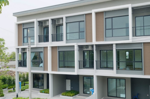 3 Bedroom Townhouse for sale in Thap Yao, Bangkok