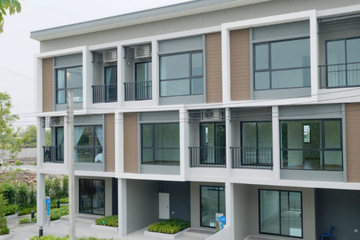 3 Bedroom Townhouse for sale in Thap Yao, Bangkok