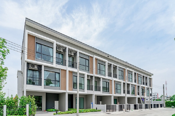 3 Bedroom Townhouse for sale in Thap Yao, Bangkok