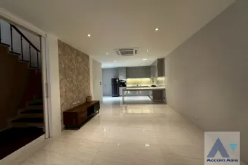 4 Bedroom House for sale in Khlong Tan Nuea, Bangkok