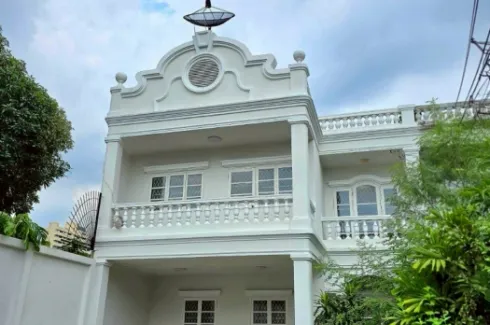 5 Bedroom Townhouse for sale in Bang Chak, Bangkok near BTS Punnawithi