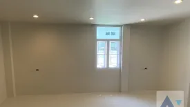 3 Bedroom Townhouse for sale in Yan Nawa, Bangkok