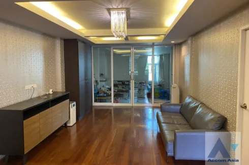 3 Bedroom Townhouse for sale in Yan Nawa, Bangkok