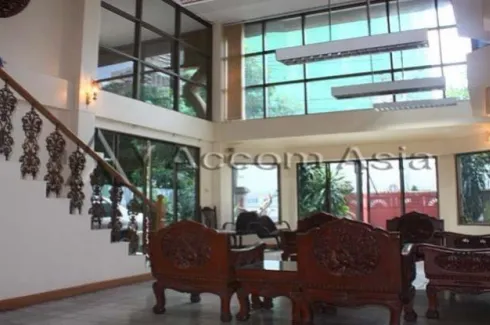 3 Bedroom House for rent in Khlong Tan Nuea, Bangkok