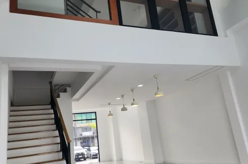 3 Bedroom Office for rent in Prawet, Bangkok