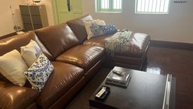 3 Bedroom Townhouse for rent in Si Phraya, Bangkok near BTS Surasak