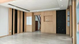 2 Bedroom Townhouse for rent in Khlong Tan Nuea, Bangkok