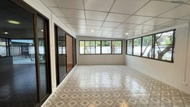 6 Bedroom House for rent in Din Daeng, Bangkok near MRT Ratchadaphisek