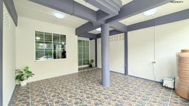 3 Bedroom Townhouse for sale in Tha Raeng, Bangkok