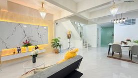3 Bedroom Townhouse for sale in Tha Raeng, Bangkok