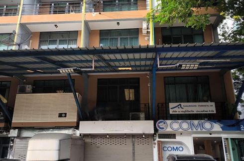 1 Bedroom Townhouse for sale in Sam Sen Nok, Bangkok