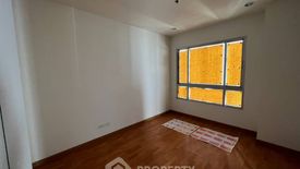 2 Bedroom Condo for sale in Pak Khlong Phasi Charoen, Bangkok near MRT Bang Wa