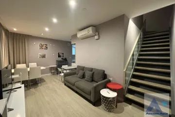 2 Bedroom Condo for sale in The Room Sukhumvit 21, Khlong Toei Nuea, Bangkok near MRT Sukhumvit