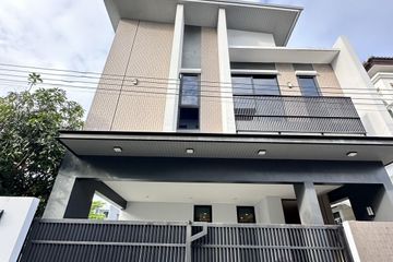 3 Bedroom House for rent in Phra Khanong Nuea, Bangkok