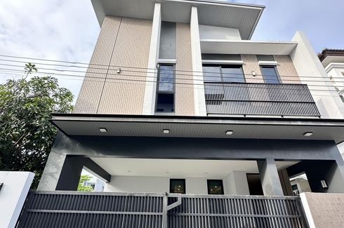 3 Bedroom House for rent in Phra Khanong Nuea, Bangkok