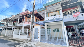 3 Bedroom Townhouse for sale in Bodinthraraksa 4, Tha Raeng, Bangkok