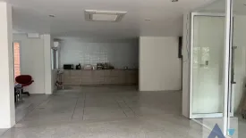 Townhouse for rent in Thung Maha Mek, Bangkok