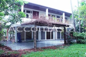3 Bedroom House for rent in Khlong Toei Nuea, Bangkok near MRT Sukhumvit
