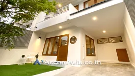 3 Bedroom House for sale in Khlong Tan Nuea, Bangkok